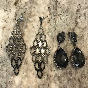 2 pairs of Earrings